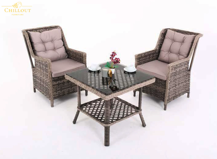 მაგიდა და სკამები